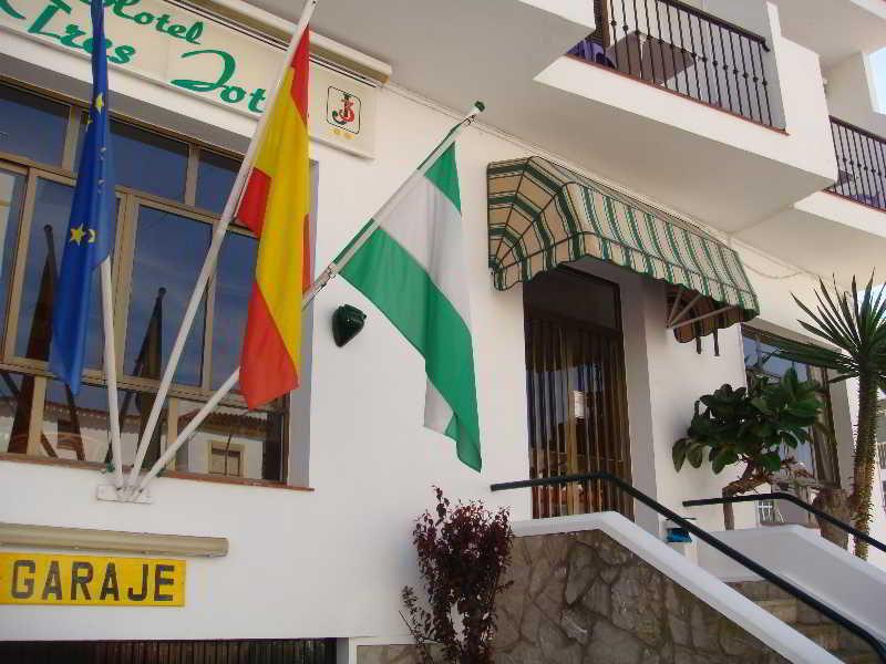 Hotel Tres Jotas Conil Conil De La Frontera Exterior photo