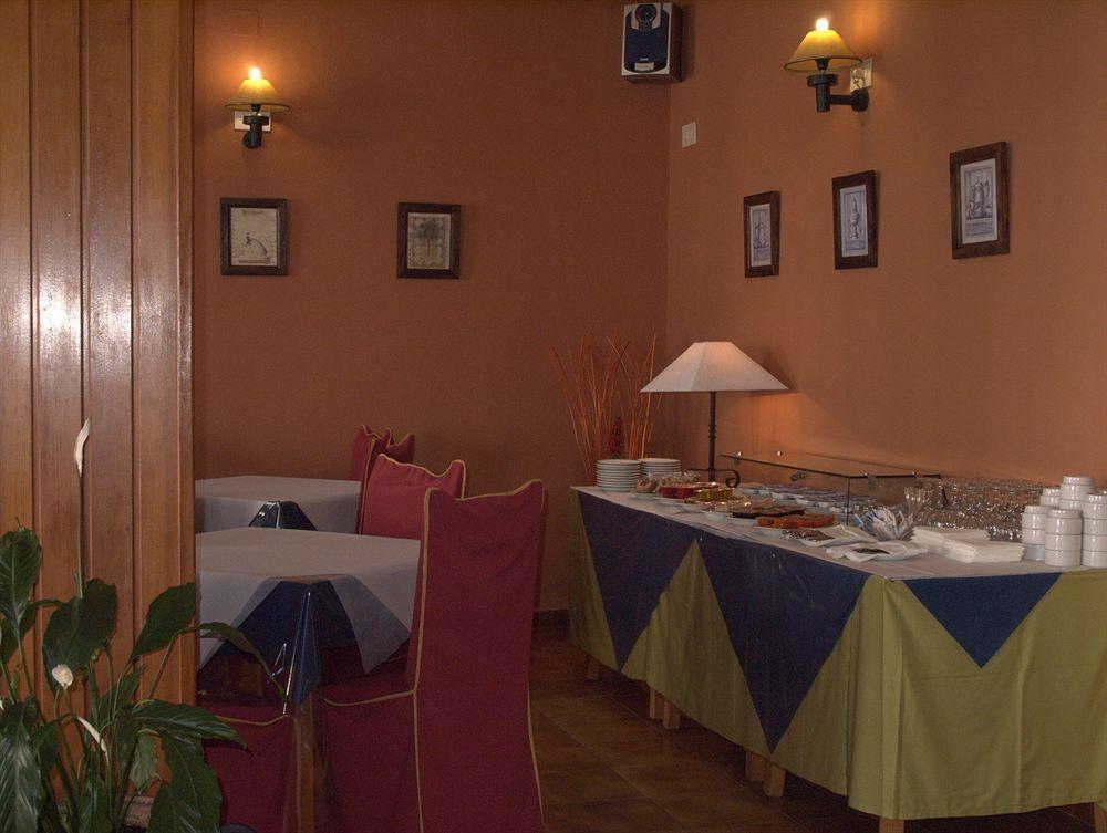 Hotel Tres Jotas Conil Conil De La Frontera Exterior photo